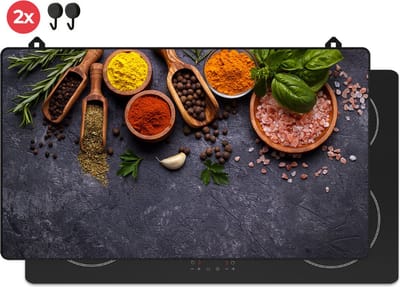 KitchyMist Inductie Beschermer 90x52 cm - Kruiden en Specerijen op Zwarte Marmer - Kookplaat Beschermer - Afdekplaat voor Kookplaat - Inductie Mat - Spatscherm Achterwand Keuken