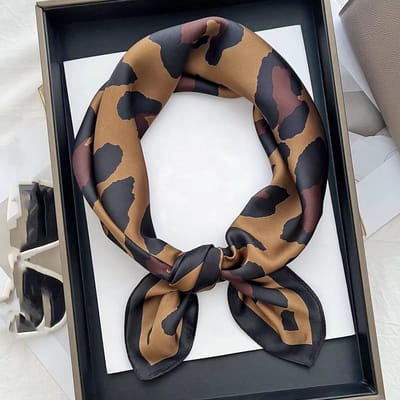 Dames Haarsjaal 70x70 cm – Vierkant - Luipaard Print – Neksjaal & Haaraccessoire