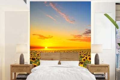 Behang - Fotobehang Bloemen - Zonnebloem - Zonsondergang - Nacht - Oranje - Breedte 190 cm x hoogte 260 cm