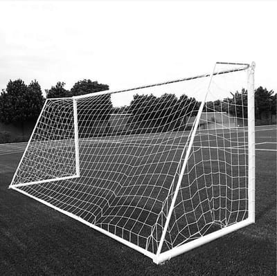 Dailygoods- Voetbalnet 7,3x2,4m - Duurzaam Polyethyleen - Voetbal Trainingsmateriaal - Ballennet - Lichtgewicht - Eenvoudig te installeren - Weerbestendig - Doelnet