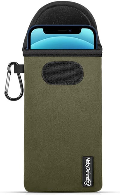 MobyDefend Hoesje - Geschikt voor iPhone 12 Pro - Neopreen Pouch Met Karabijnhaak - Insteek - Riemlus - Groen