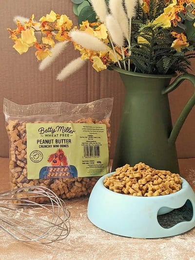 Betty Miller Wheat Free Peanut butter mini's (400gr) - tarwevrije natuurlijke ambachtelijke hondenkoekjes - met pindakaas