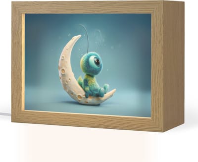 Nachtlampje 20x15 cm - Kinder lampje - Maan - Ruimtewezen - Blauw - Tafellamp kinderkamer - Slaapkamer lamp - Bedlamp kinderen - Kinderlampje stopcontact - Wandlamp babykamer - Nachtlampjes
