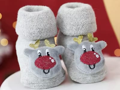 Kerstthema babysokken - Winterthema sokken - Kerstsokken - Rendier - Grijs - Baby Sokken - New born sokken - Kraamcadeau voor Jongen of Meisje - Babyshower Cadeau - Kraammand