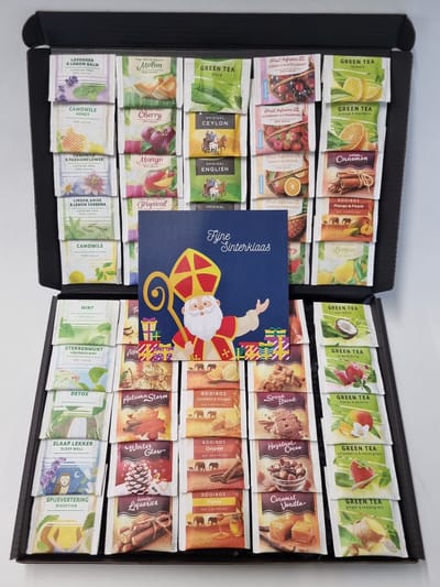 Thee Proeverij Pakket | Theepakket met 50 verschillende theesmaken met Mystery Card 'Fijne Sinterklaas' met persoonlijke (video)boodschap | Verjaardag | Sinterklaas | Kerstpakket | Vaderdag | Moederdag | Jubileum | Valentijnsdag