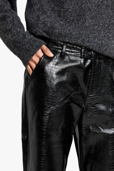boohoo Dames Croc Pu Low Rise Straight Leg Broek | Zwart | Maat: 34