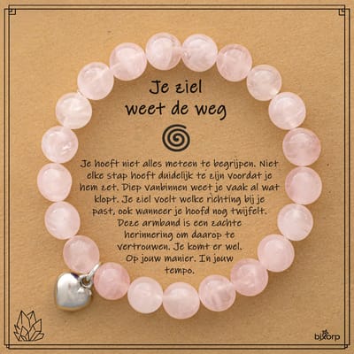 Bixorp Rozenkwarts Armband op Cadeau Kaartje - Je ziel weet de weg - Met Hartje Hanger - 8mm / 18cm Edelsteen Kralenarmband - Inclusief Cadeau Envelop