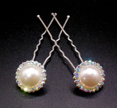 Haarpinnen grote parel crèmekleur met rondom gekleurde strass punten