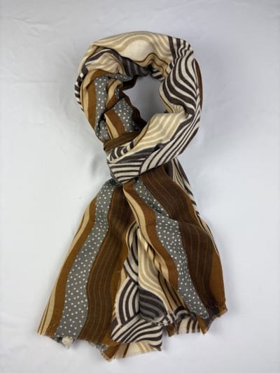 Warme sjaal met vrolijk print van mooi materiaal 80% viscose met 20% wol