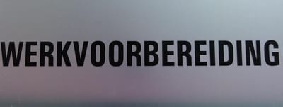 Aluminium deurbordje tekst: werkvoorbereiding | 5 jaar garantie | Zelfklevend | 130x50x0,5 mm