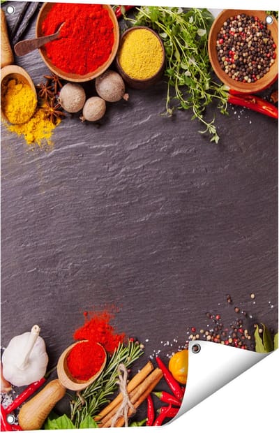 Gards Tuinposter Verschillende Kruiden op een Zwarte Tafel - 60x80 cm - Tuindoek - Tuindecoratie - Wanddecoratie buiten - Tuinschilderij