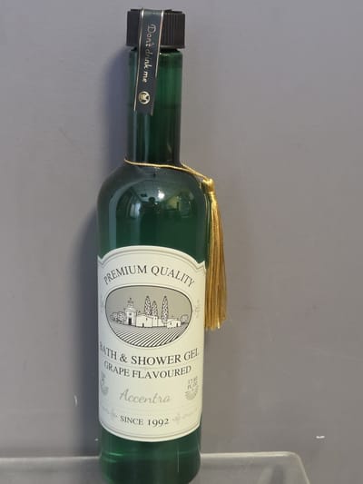 grappig geschenk voor wijn liefhebbers - douche gel - witte wijn fles - 530 ml - verjaardag - kerst - moeder dag - valentijn - leuk kado -