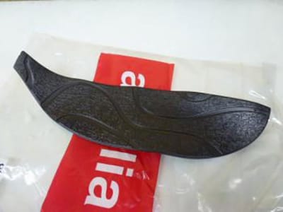 originele opstapbescherming voor aprilia 125 scarabeo scooter 1999-2004 ap8139279 nieuw