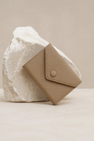 Lundholm Luxe Portemonnee Dames Taupe RFID - Compacte Dames Pasjeshouder 18 pasjes - Kunstleer - Styrre Serie - vrouwen cadeautjes tip - Scandinavisch Design