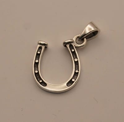 Zilveren hanger van een hoefijzer - mooie sterling zilveren hanger met een hoefijzer - pendant silver horseshoe - geluksbrenger voor aan ketting - bedel een hoefijzer voor aan collier - bedeltje geluksbrenger voor zilveren ketting