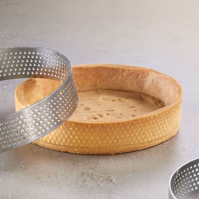 Westmark Tartlet Frame 4 pcs – Perfecte taart- en quicheblikken – Uniform bakresultaat dankzij perforatie – Zilver, 4 x Ø 10 cm