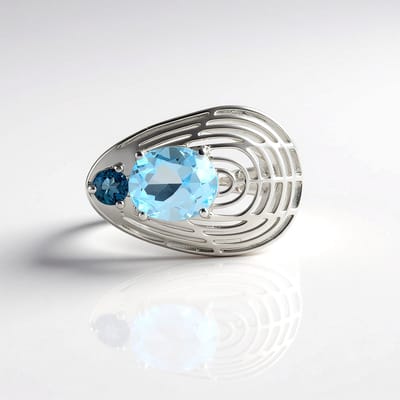 Cavill - Moderne Damesring 925 Sterling Zilver Gerhodineerd - Ovale Topaas 3,69 ct - Open Rasterdesign - Elegante Blauwgetinte Edelsteenring