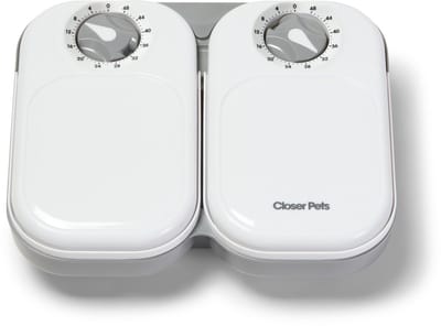 Closer Pets C200 - Automatische voerbak voor huisdieren met 2 maaltijden en roestvrijstalen bakjes - voor katten en kleine honden, voor nat- en droogvoer - wit