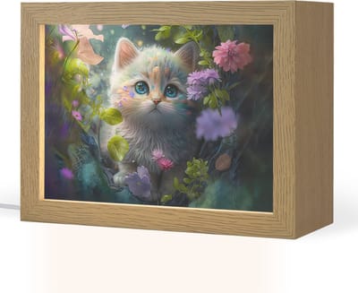 Nachtlampje 20x15 cm - Kinder lampje - Kitten - Bloemen - Bos - Illustratie - Poes - Tafellamp kinderkamer - Slaapkamer lamp - Bedlamp kinderen - Kinderlampje stopcontact - Wandlamp babykamer - Nachtlampjes