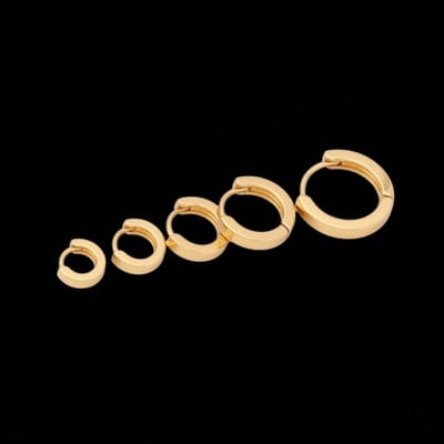 Aramat Jewels | Oorbellen | Goudkleurige stainless steel oorringen set – 3 maten ronde huggies – 3 paar | | | |3mm | Staal | Kinderen, Volwassenen | Verkleurd niet