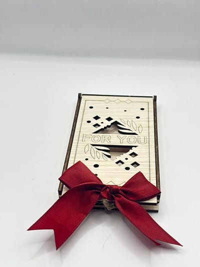 Handgemaakte Houten Cadeaudoos voor Geld of Giftcard – Luxe Geschenkverpakking met Lasergravure “For You”