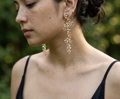 Dames Hangoorbellen Goud Koraaltak Design met Steentjes – Elegant Vintage Sieraad – Tijdloos en Verfijnd Design