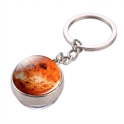 Zilverkleurige ronde sleutelhanger met planeet Venus afbeelding – sleutelhanger voor dames en heren – metalen keychain met oranje planeet hanger en schakel ketting