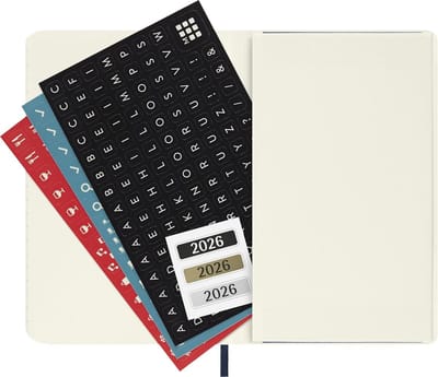 Famanu – Weeknotitie agenda 2026 A6 pocket met rechter notitiepagina, compacte weekindeling en saphirkleurig design
