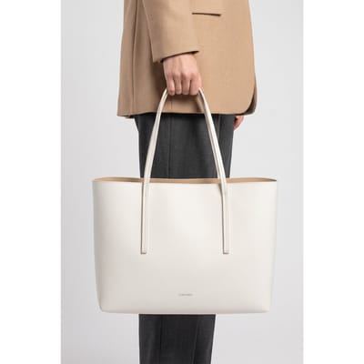 Calvin Klein Foil Logo Small Tote Lily White Taglia: OS | Borse a mano Outlet | Donna | Bianco