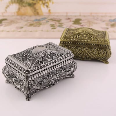 Sieradendoosjes Metallic Bloemen Gegraveerde Rechthoek Opbergdoos Rechthoekige Trinket Organizer Vintage Sieraden Doos voor Vrouwen Meisjes Verjaardag Kerstmis (Antiek Zilver)