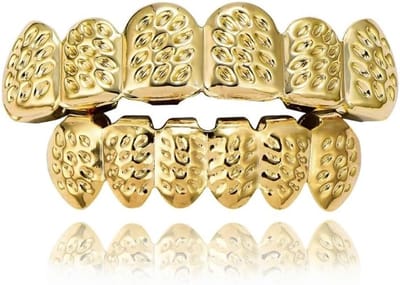 Set van Gouden Hip Hop Tanden voor Mannen en Vrouwen - Perfect voor Feesten, Halloween en Toneelrollen - Inclusief Boven- en Onderste Beugel