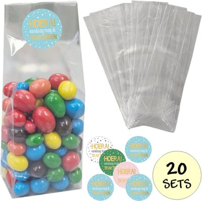 20x Uitdeelzakjes Met Sluitstickers - 20 Stickers & 20 Zakjes - Blokbodemzakjes - Cellofaanzakjes - Traktatie Blokbodem Zakjes - 80 x 50 x 250mm - 20 Sets - Hoera Trakteren