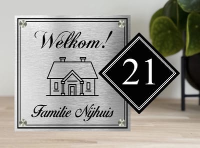 Naambordje voordeur | welkom huisje | 20x20 cm | huisnummer | rvs look