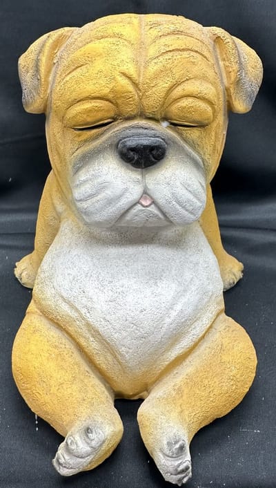 Decoratief polyresin "slapende hond" beeld - bruin - hoogte 20 x 19 x 17 cm - Voor binnen & buiten - Met spaarpot functie - Woonaccessoires - Woondecoratie - Decoratieve beelden