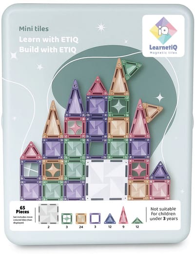 LearnetiQ Mini Magnetic Tiles -Travel Set Deluxe – 65 Stuks – Pastel Magnetisch Speelgoed - Reisset - Speelgoed voor onderweg - Speelgoed voor in de auto in het vliegtuig - Compatibel met Magna Tiles Travel Set - Mini Tiles - – MicroMags