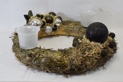 ZoeZo Design - Krans - natuurlijke materialen - riet - Ø 30 cm - ligkrans - kerstkrans - tafelkrans - met 2 waxinelichtjeshouders - zwart - zilver - wit - glitter - kerststukje