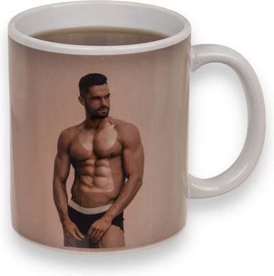 Hittegevoelige Stripper Mok Man - 12 x 10 cm - Een Leuke en Interactieve Koffiebeleving