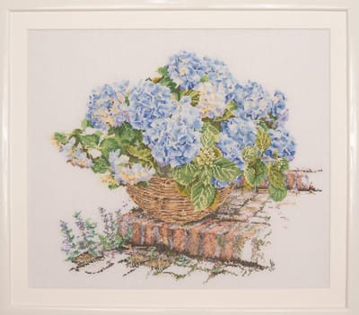 Thea Gouverneur - Borduurpakket met telpatroon - 2046 - Voorgesorteerde DMC Garens - Blauwe Hortensia - Linnen - 44 cm x 39 cm - DIY Kit