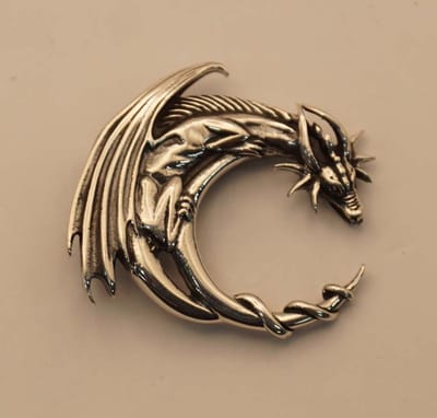 Zilveren hanger draak op maan - 925 zilver hangertje maan met draakje - silver pendant moon with dragon - leuke draken kettingen - bedel voor aan ketting van een draak - stoere hanger draak