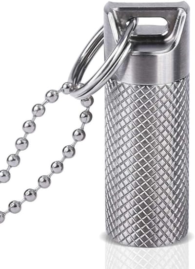 Mini Titanium Pill Box - Waterdicht, Lichtgewicht en Hypoallergeen voor Reizen en Outdoor Activiteiten, Compacte Medicijnhouder