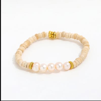 Unique Treasure Elara Armband – Dames Armband met Zoetwaterparels & Kokoshout – Elastisch – Goudkleurige Accenten – Bohemian Sieraad