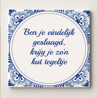 Keramische Geslaagd Tegel 15x15cm – “Ben Je Eindelijk Geslaagd, Krijg Je Zo’n Tegeltje” – Grappige Delfts Blauwe Cadeautegel voor Geslaagden