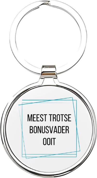 Akyol - meest trotse bonusvader ooit Sleutelhanger - Bonusvader - de leukste bonusvader - bonusvader sleutelhanger - papa sleutelhanger - sleutelhanger papa - familie sleutelhanger - vaderdag cadeautje - papa cadeau - dad - stiefvader - 4 x 7,5 CM