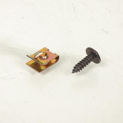 Lot 25 agrafe et 25 vis Ø5mm x 16mm pour carrosserie scooter visserie carénage