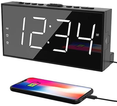 Wekker voor slaapkamer, 2 wekkers, luid led-groot display, klok met USB-oplaadpoort, instelbaar volume, dimbaar, snooze, eenvoudige digitale klok voor diepe slapers, kinderen, ouderen, thuiskantoor