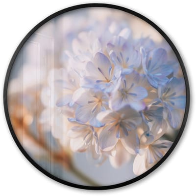 Poster in lijst Rond - Fotolijst 60x60 cm - Posters - Bloemen - Lichtblauw - Wazig - Trosje - Ronde posterlijst zwart - Decoratie - Wanddecoratie woonkamer - Muurdecoratie slaapkamer