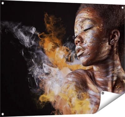 Gards Tuinposter Afrikaanse Vrouw met Zilver en Goud - 100x80 cm - Tuindoek - Tuindecoratie - Wanddecoratie buiten - Tuinschilderij