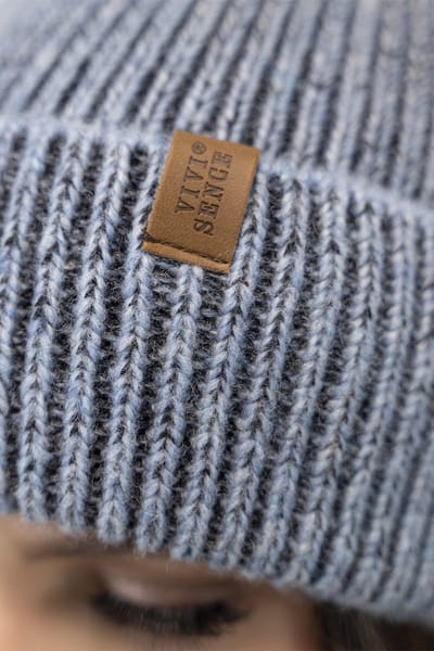 Vivisence Dames Wintermuts - Wol En Lamswol Met Tweekleurig Breisel En Omgeslagen Rand - Comfortabele Nauwsluitende Pasvorm Voor Warme Oren Tijdens Koude Dagen Zonder Fleecevoering Ademend Zacht - Blauw