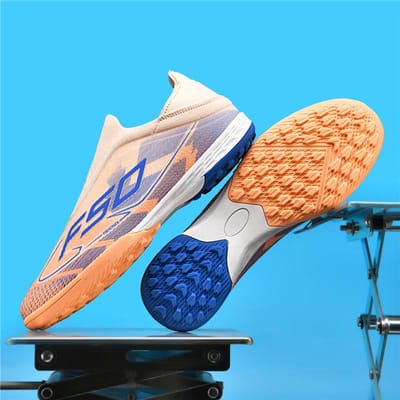 Nieuwe unisex voetbal schoenen, met keuze uit verschillende soorten noppen (TF en FG), 4 kleuren beschikbaar. Zolen met noppen. 42