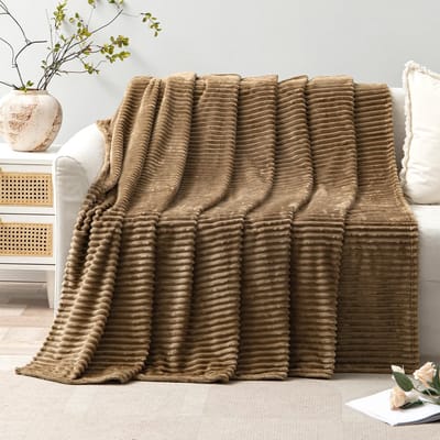 Goodivery ® Zachte en Luxe Flanellen Fleece Deken Met Pompons Voor Huis en Kantoor, 150 x 200 cm, Kameel